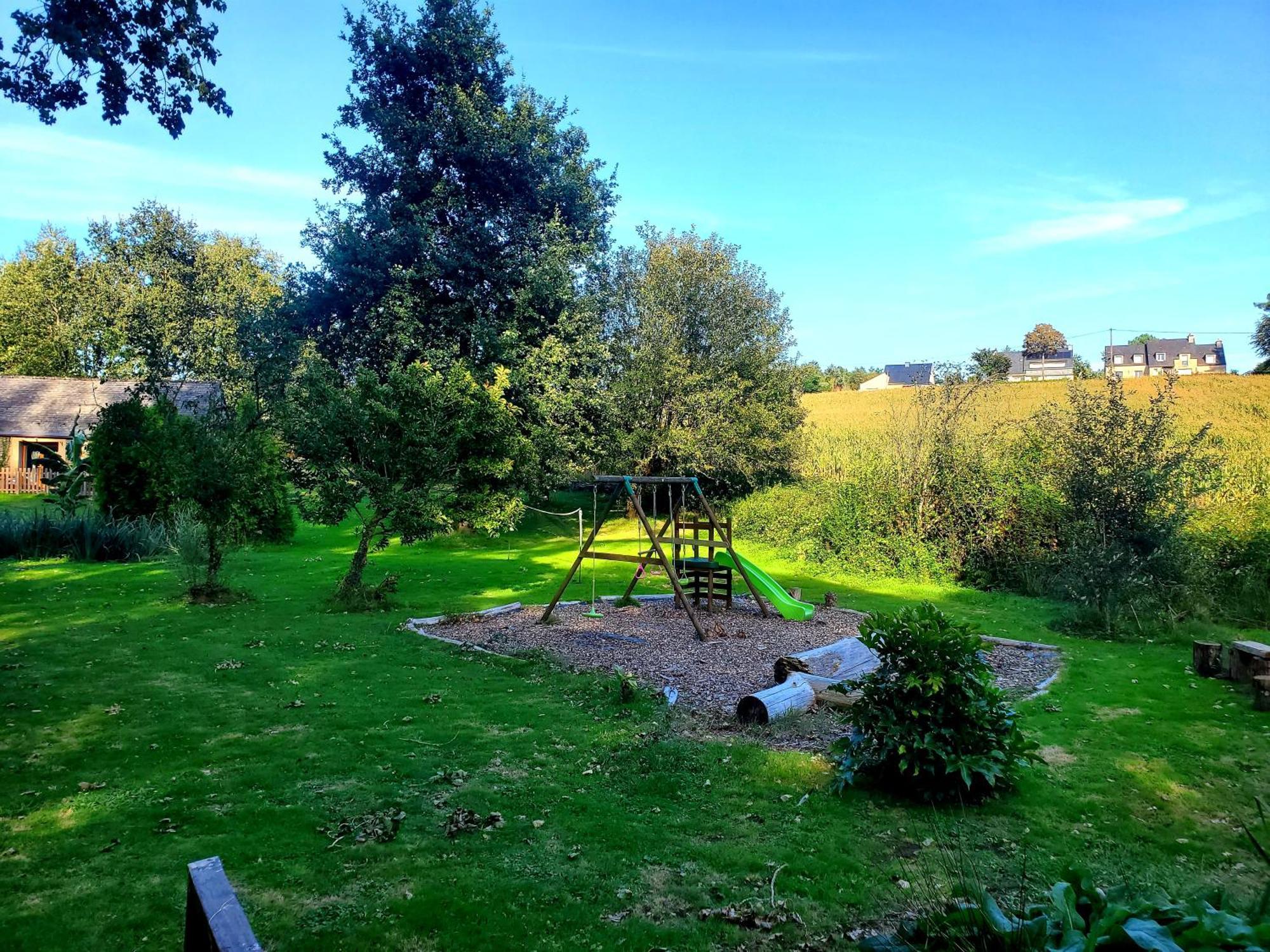 Le Vieux Moulin Gites - Detached Cottage With Garden Views And Pool Guegon Экстерьер фото